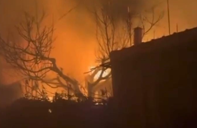 Orhaneli'de geceyi aydınlatan alevler, evi küle çevirdi