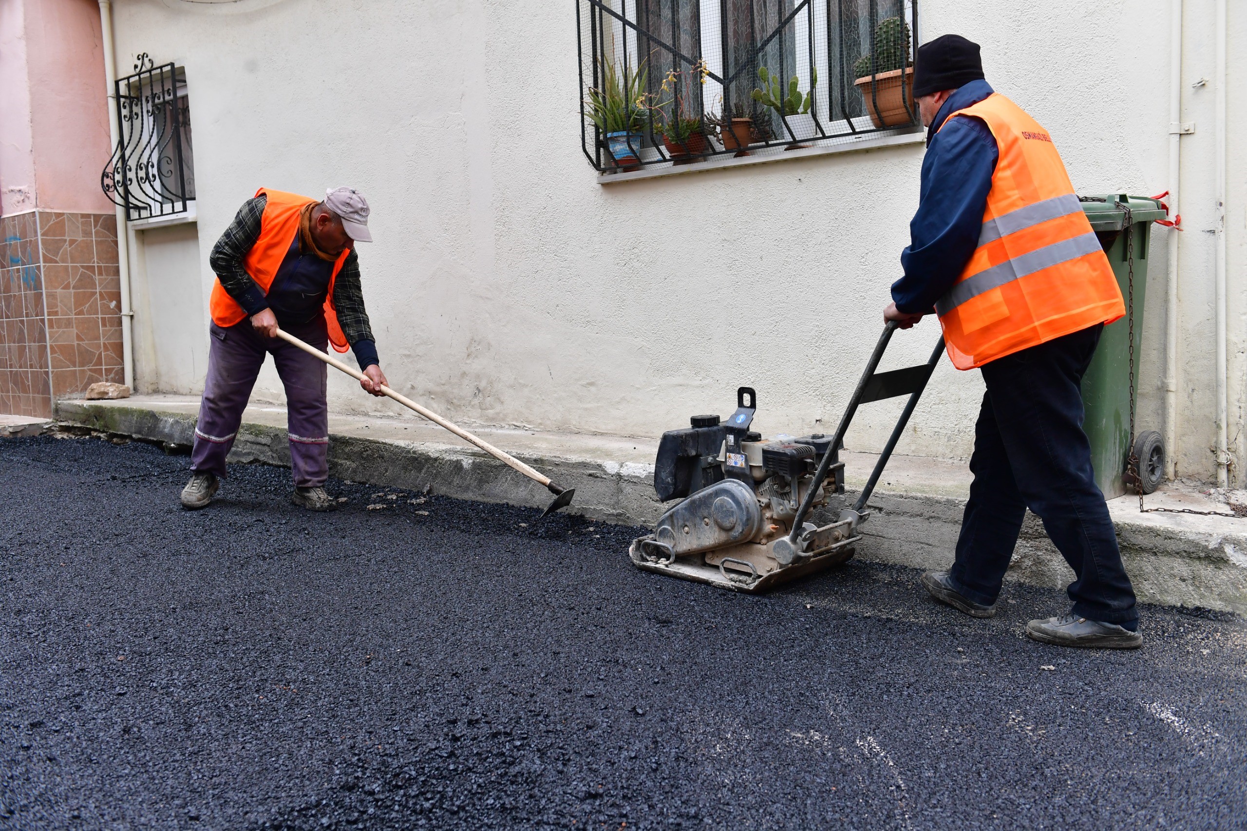 Osmangazi Belediyesi sokakları yenilemeye devam ediyor