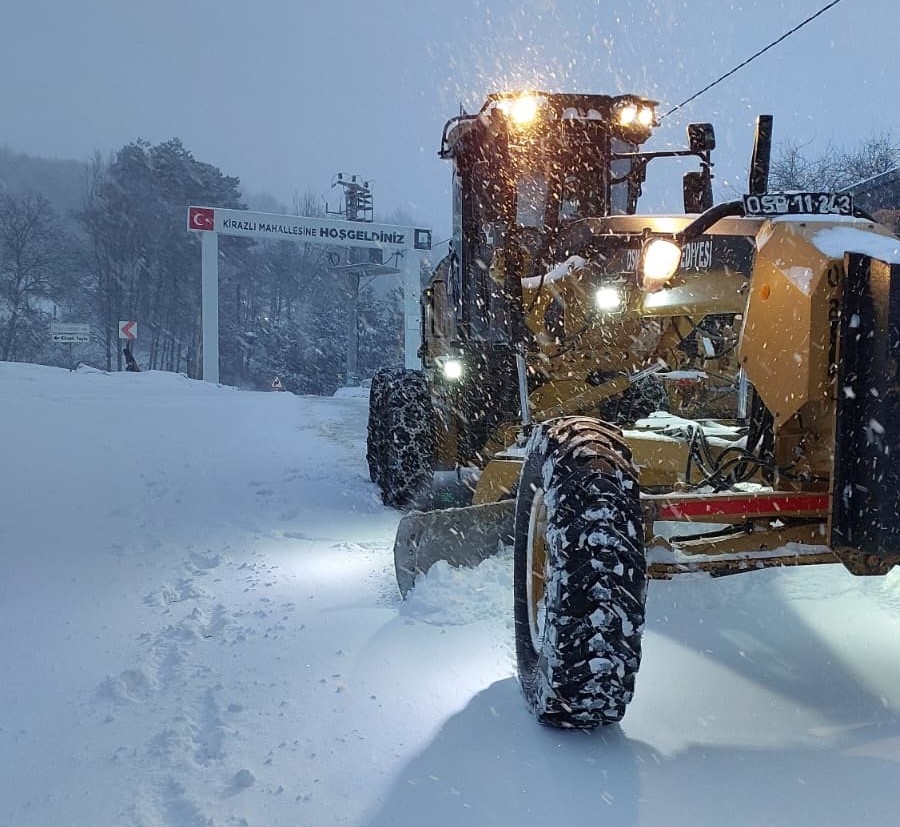 Osmangazi Belediyesi'nden karla mücadelede kesintisiz mesai