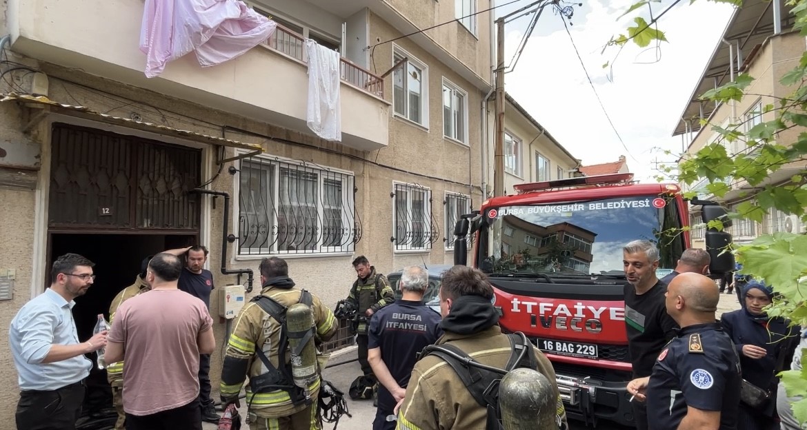 Osmangazi’de Apartmanda Çıkan Yangın Paniğe Neden Oldu