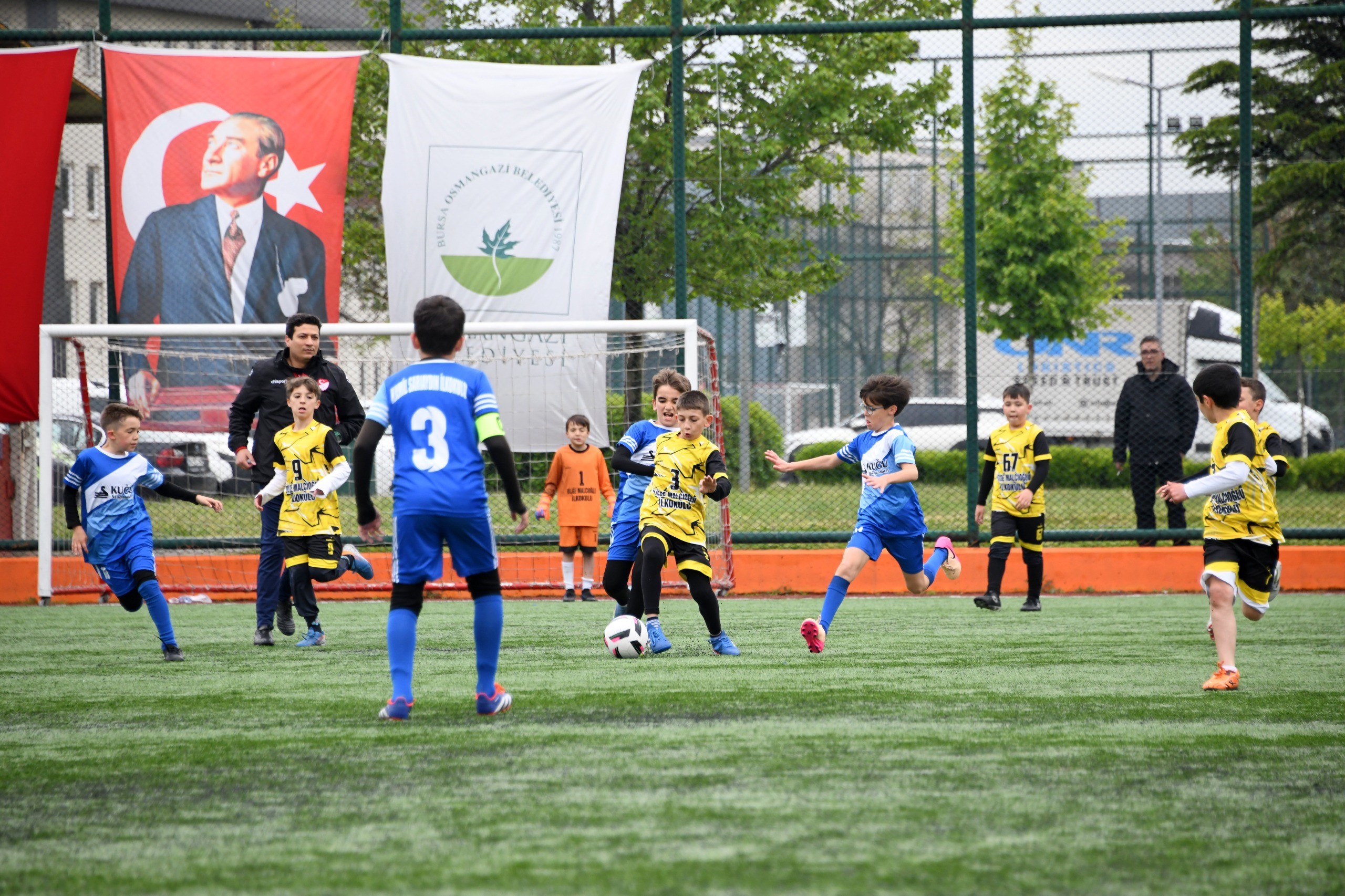 Osmangazi’de çocuklar sahada buluştu