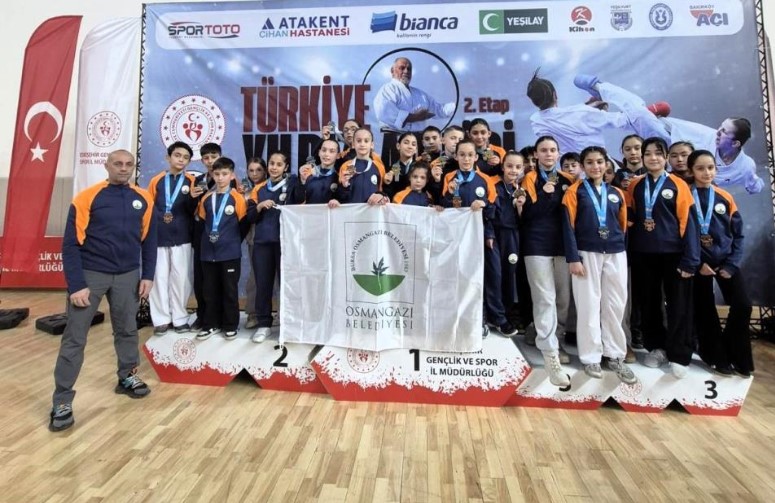 Osmangazili karateciler madalyaya doydu