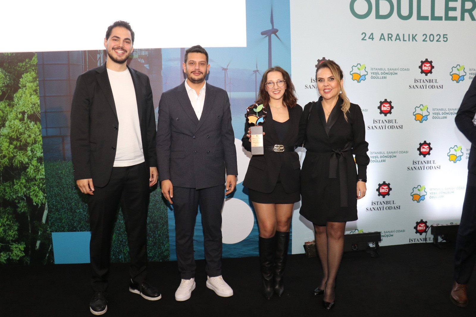 Plastik atıkları doğaya zarar vermeden dönüştürdüler, ödülü kazandılar