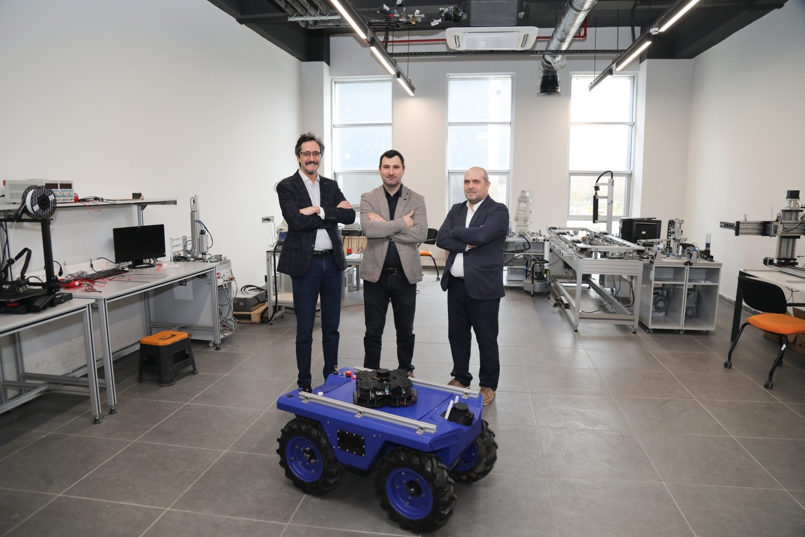 Robotlar artık görevleri kendileri paylaşacak: BTÜ’den yapay zekâ destekli yenilik