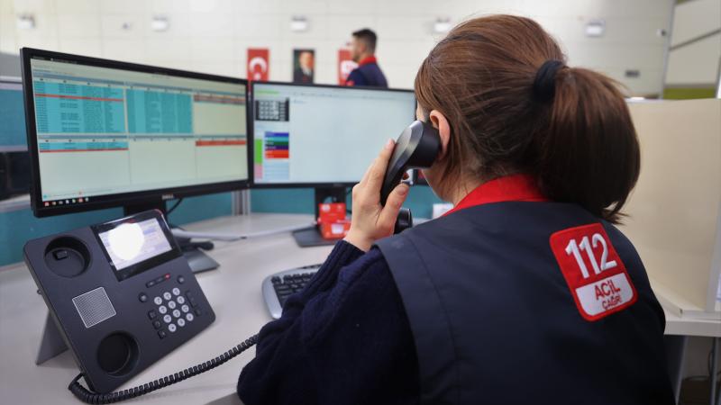 Rüya tabiri isteyen de takma dişi kaybolan da 112'yi aradı