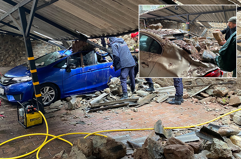 Sağanak Yağış Sonrası Bursa’da İstinat Duvarı Çöktü: Araçlarda Hasar Oluştu!