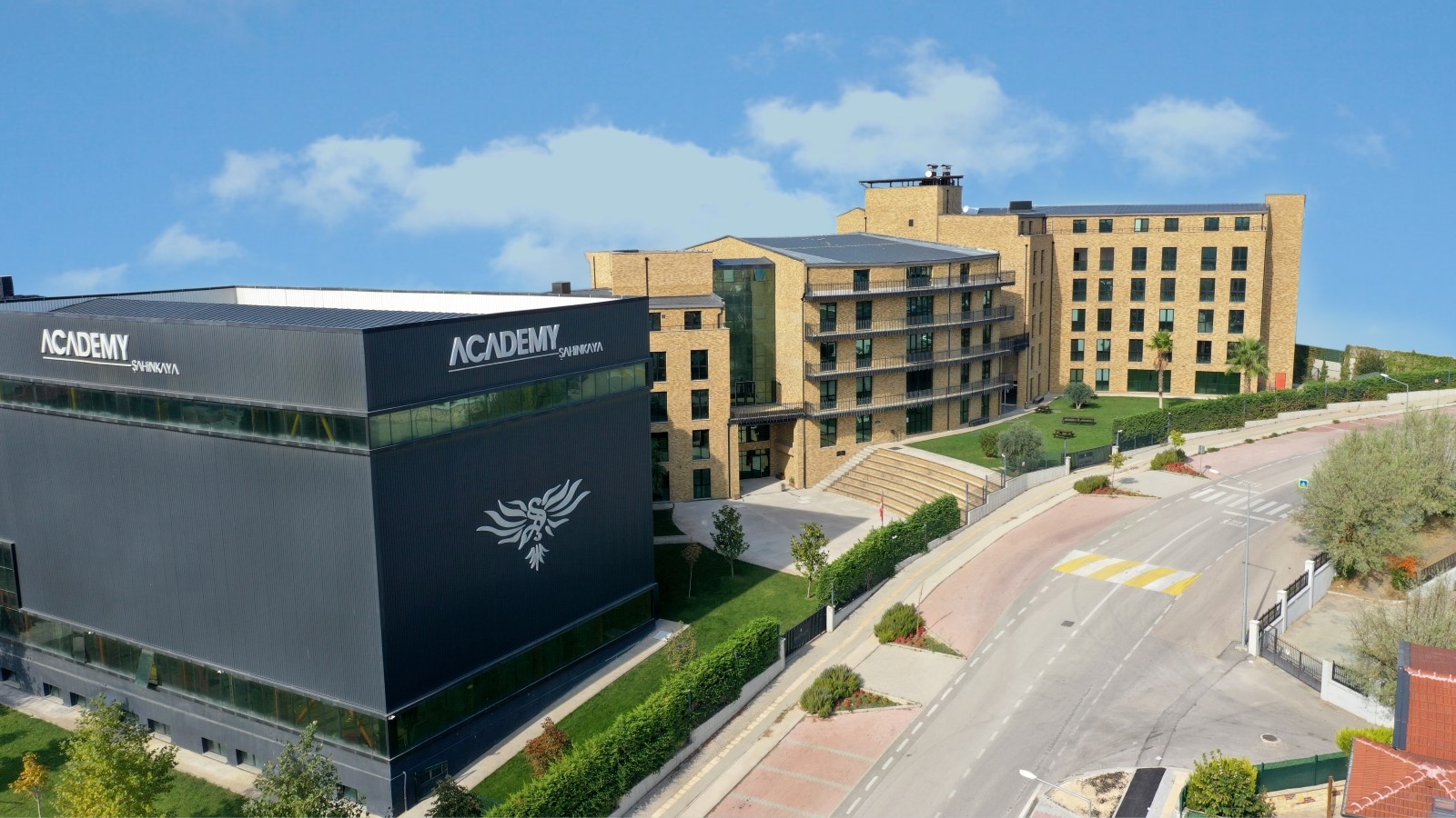 Şahinkaya'dan başarılı öğrencilere burs imkanı