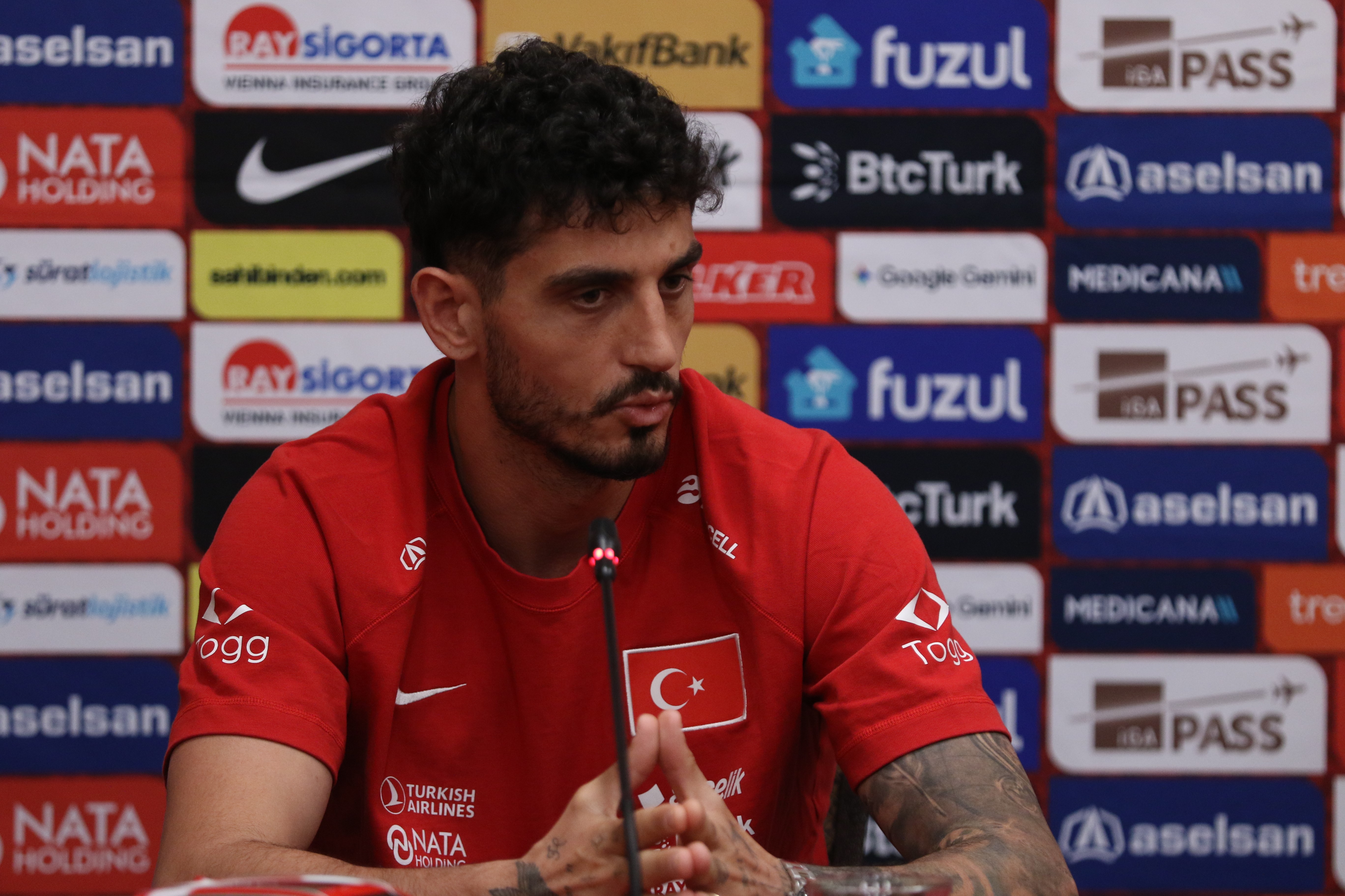 Samet Akaydin: "Bir insanın saçına, bıyığına laf etmek eleştiriden çıkıyor"
