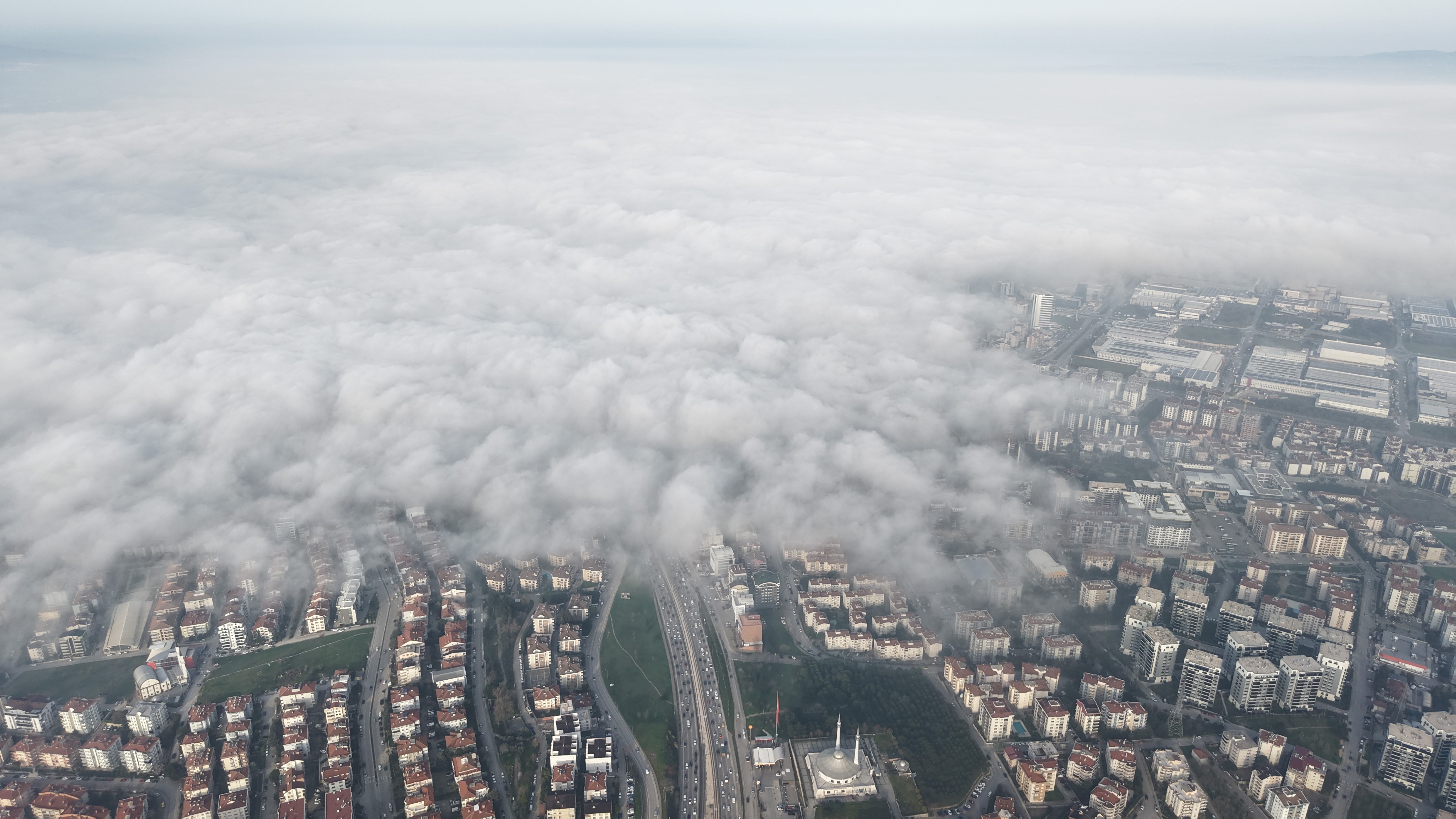 Sis Bursa'nın yarısını yuttu