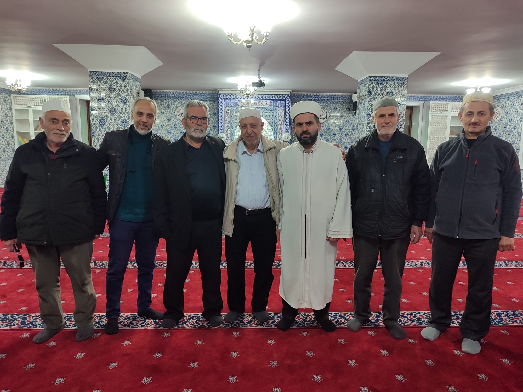 Suriyeli Abdülkerim Ömer'e cami cemaatinden anlamlı uğurlama