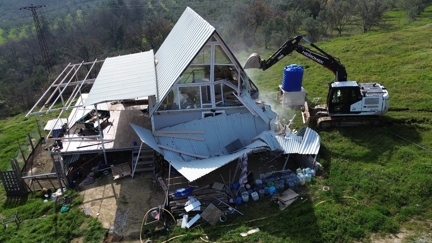 Tarım arazilerindeki tiny house'lar bir bir yıkıldı