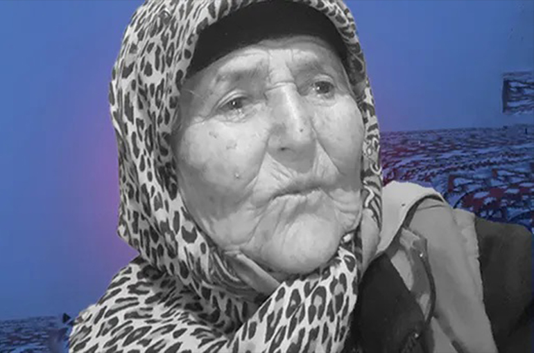 Tarlada uyuyan kadın iş makinesinin altında can verdi