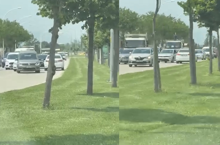 Ters şeritten giden otomobil, trafiği böyle kilitledi