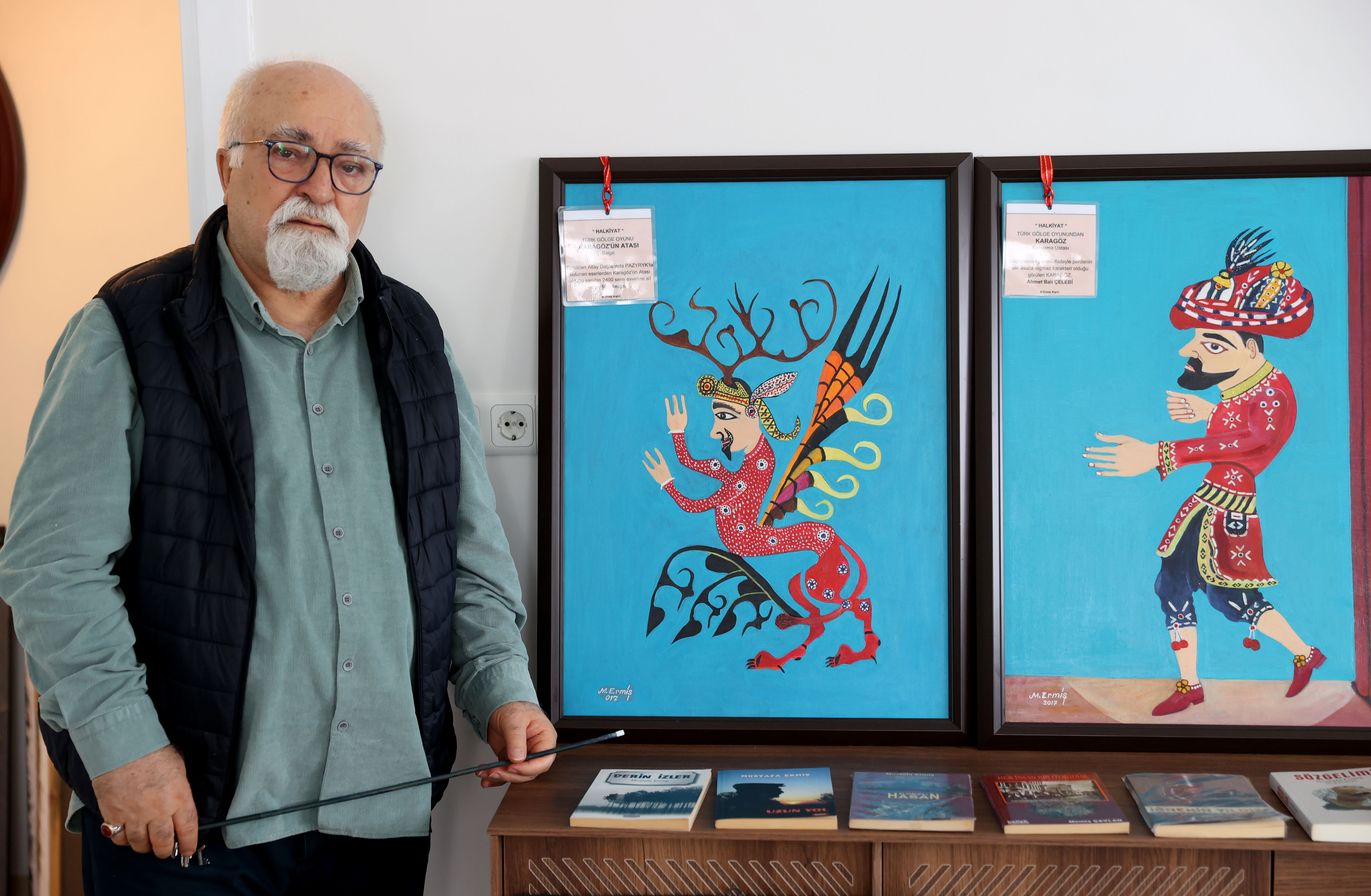 Türk gölge oyunu karakterlerini tuvale yansıtıyor