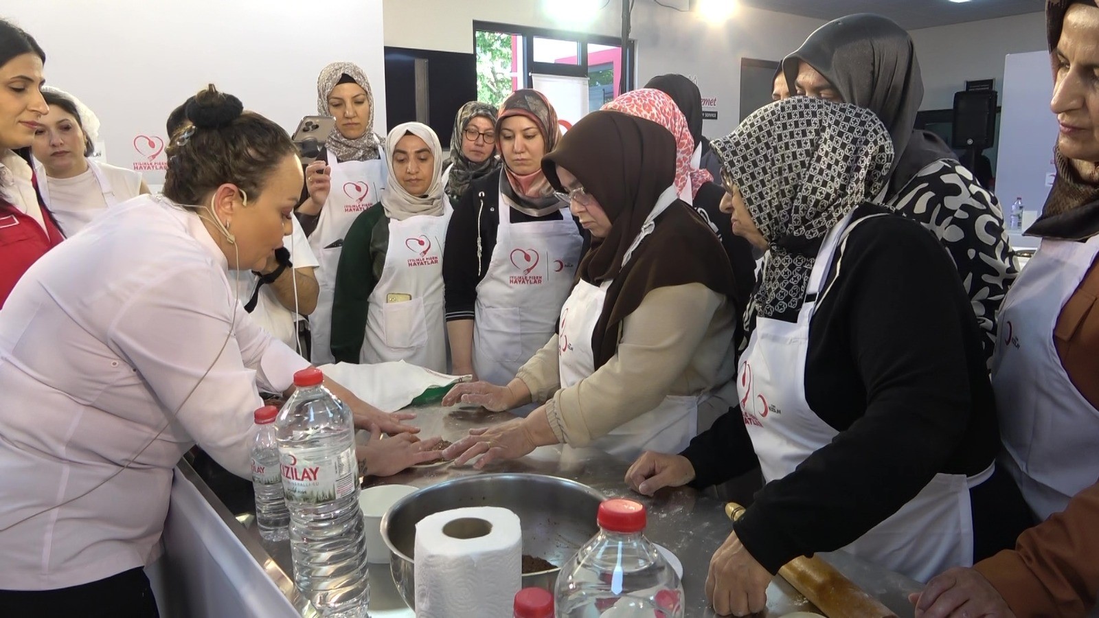 Türk Kızılay'ın "iyilikle pişen hayatlar' atölyesi Bursa'da kadınlarla buluştu