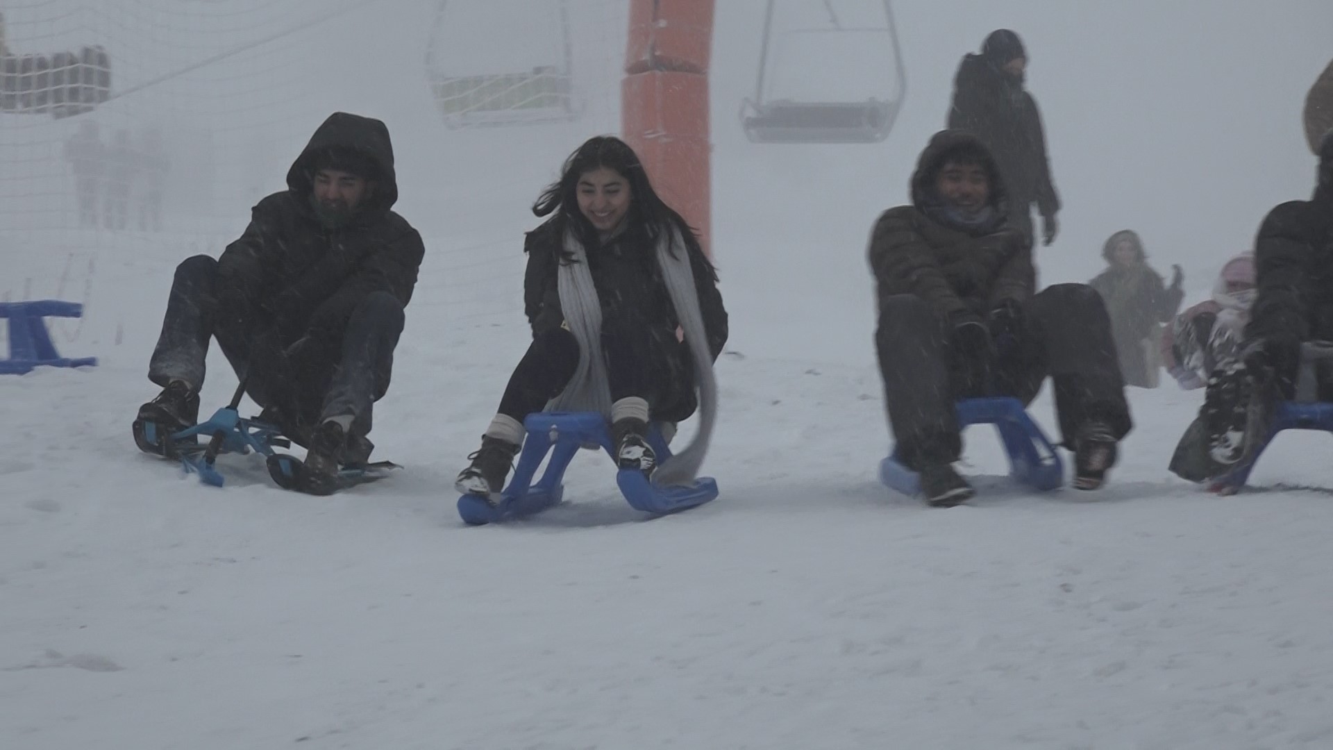 Uludağ Beyaza Büründü: Günübirlikçiler Pistlere Koştu