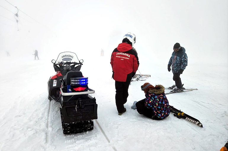 Uludağ'da JAK ekipleri ara tatil ve bayramda 141 olaya müdahale etti