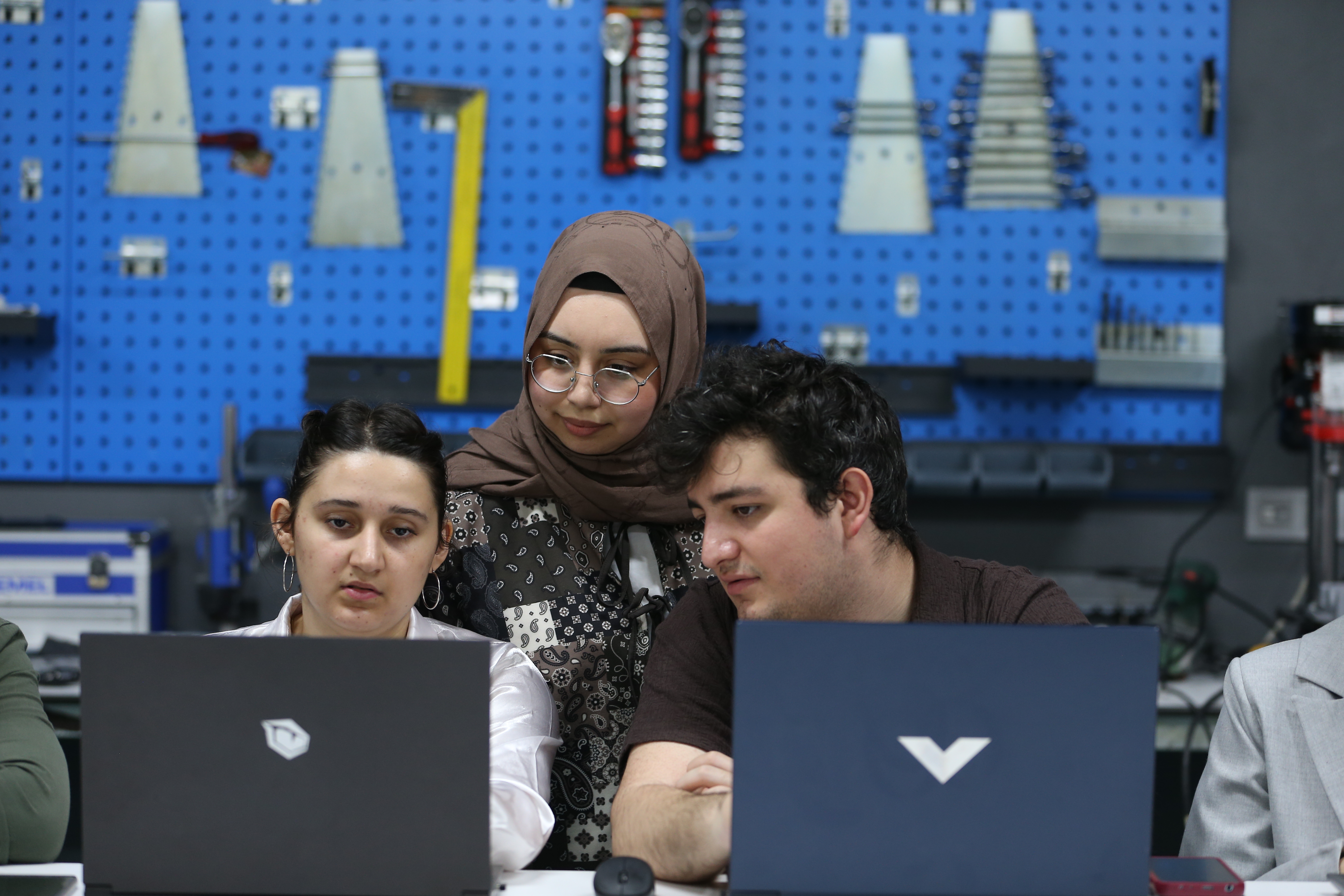 Üniversiteliler Türk uydularının uzaydaki güvenliği için risk uyarı sistemi geliştirdi