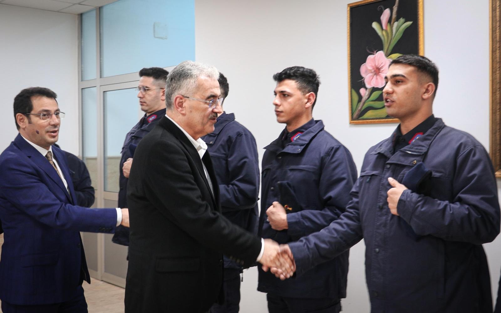 Vali Ayyıldız, İl Jandarma Komutanlığı'nda Mehmetçik'le buluştu