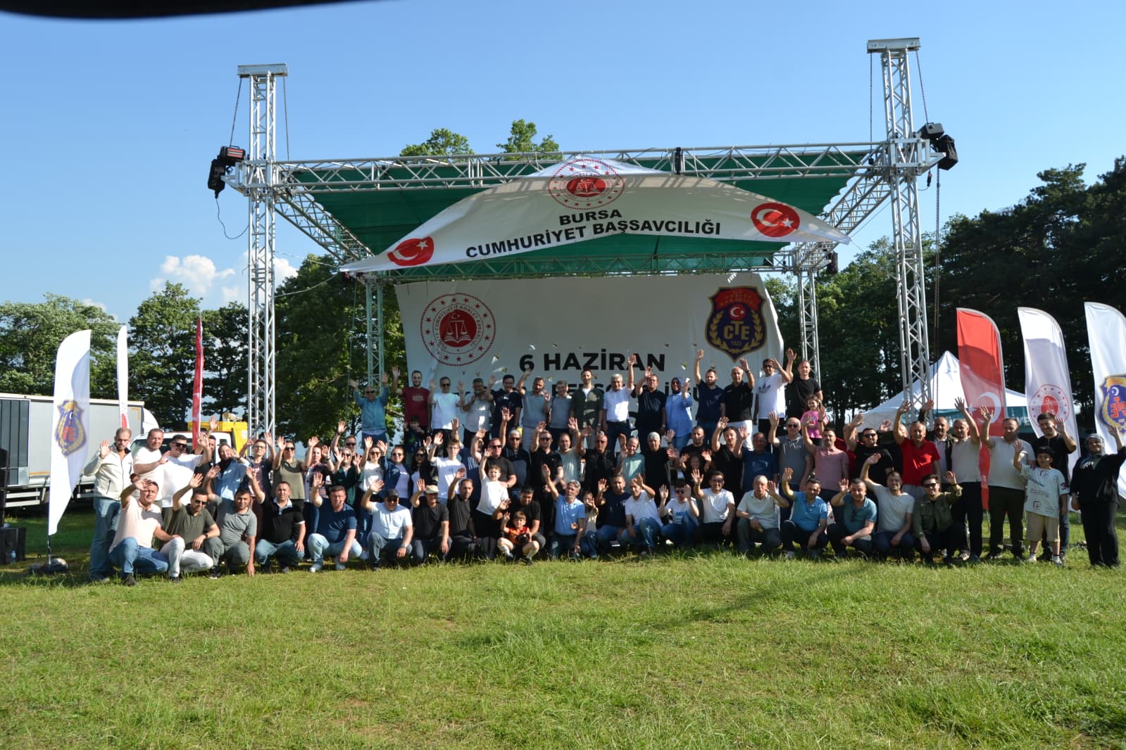 Yağız Kaan Erdoğmuş, Bursa'daki Ceza İnfaz Personeli Şenliğinde Ödül Verdi