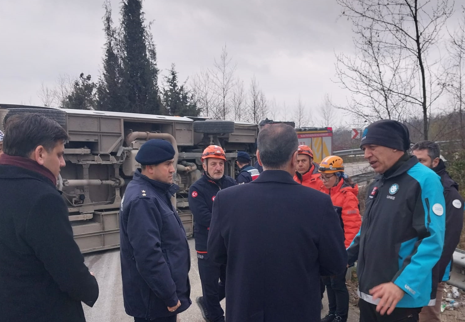 Yalova'da işçi servisi devrildi: 1 ölü, 20 yaralı
