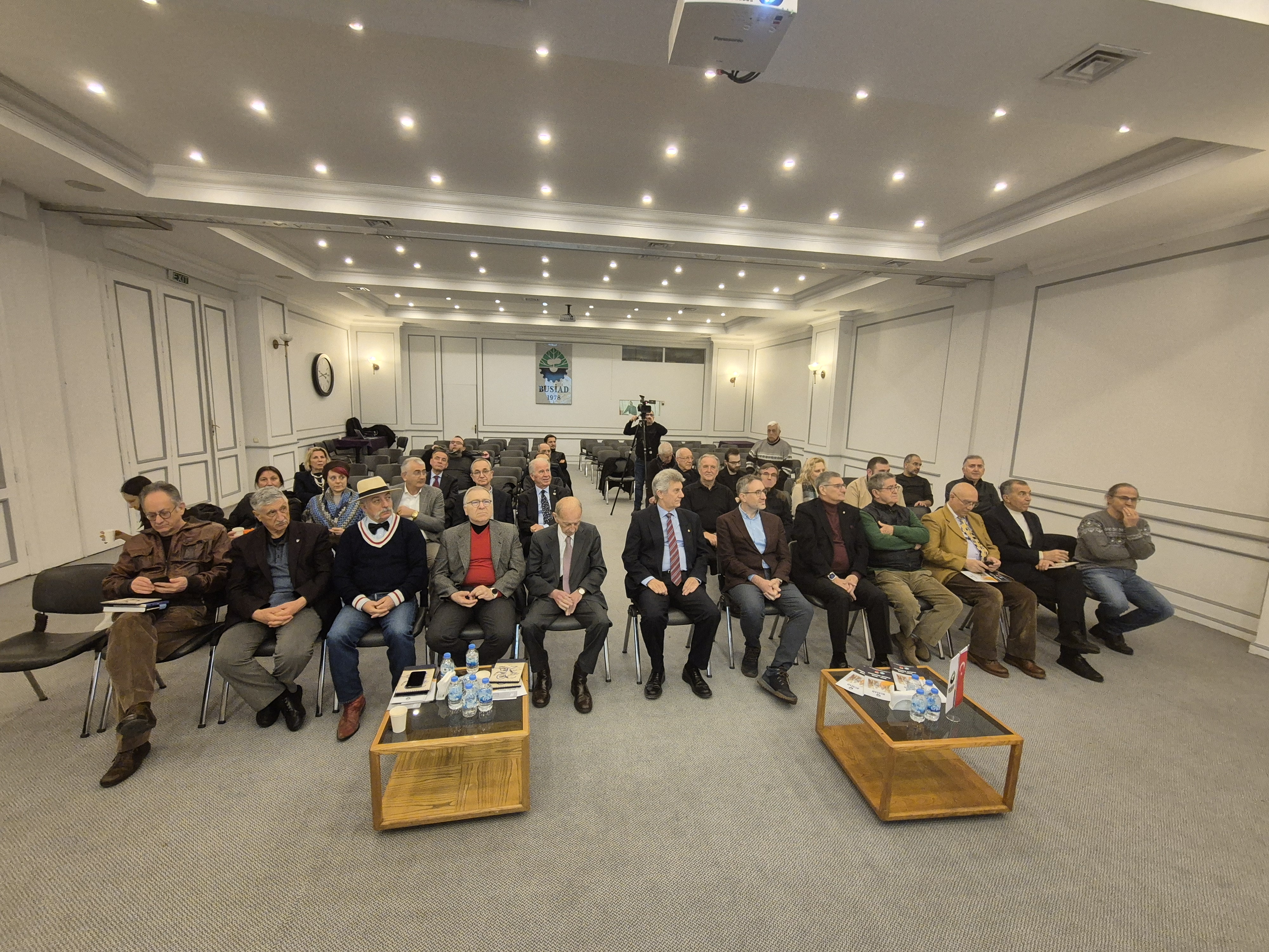 “Yapay zeka üretken değil türetkendir”