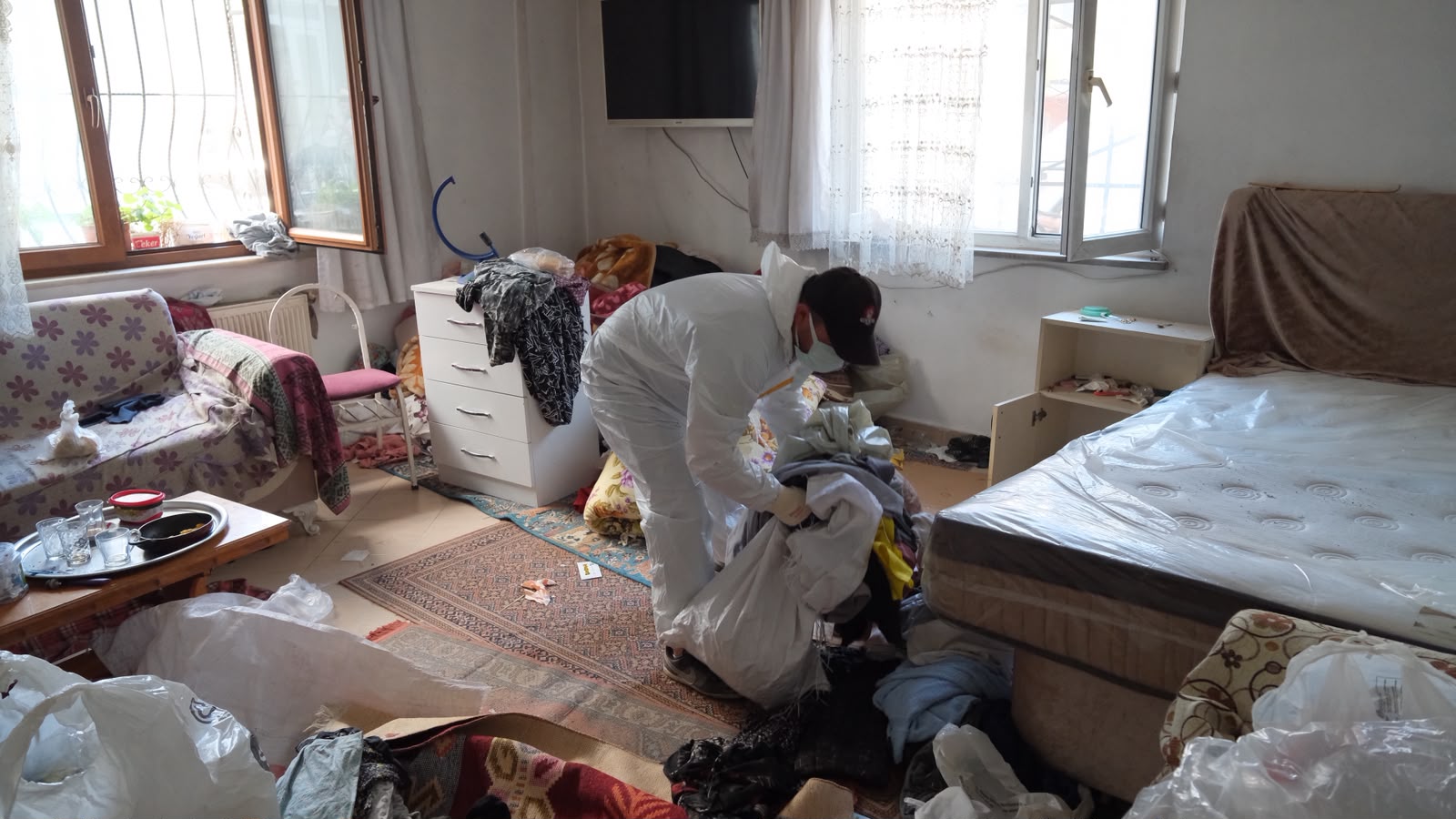 Yıldırım'da çöp ev ikinci kez temizlendi: 5 ton atık çıkarıldı