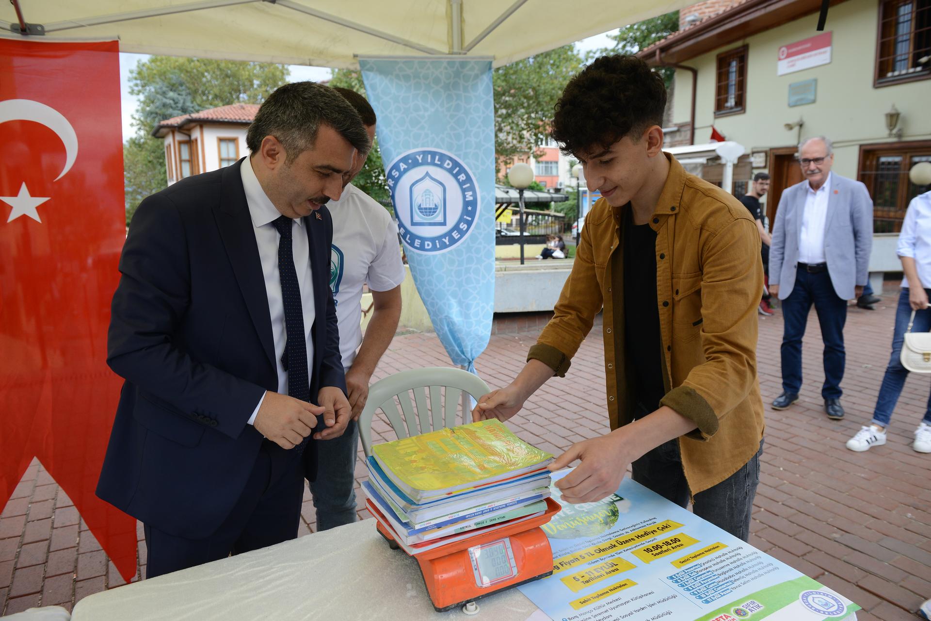 Yıldırım’da Emektar Kitaplar Nakite Dönüşüyor