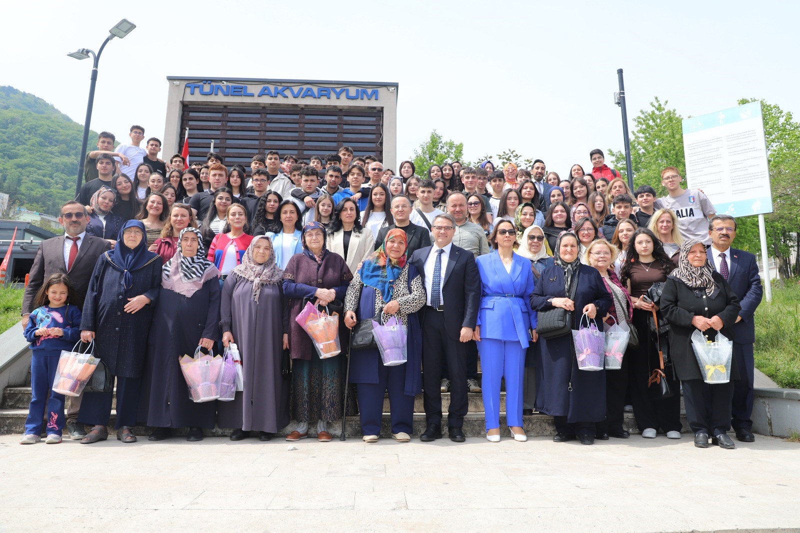 Yıldırım'da ‘Nesiller Buluşuyor' projesi Anneler Günü programıyla taçlandı