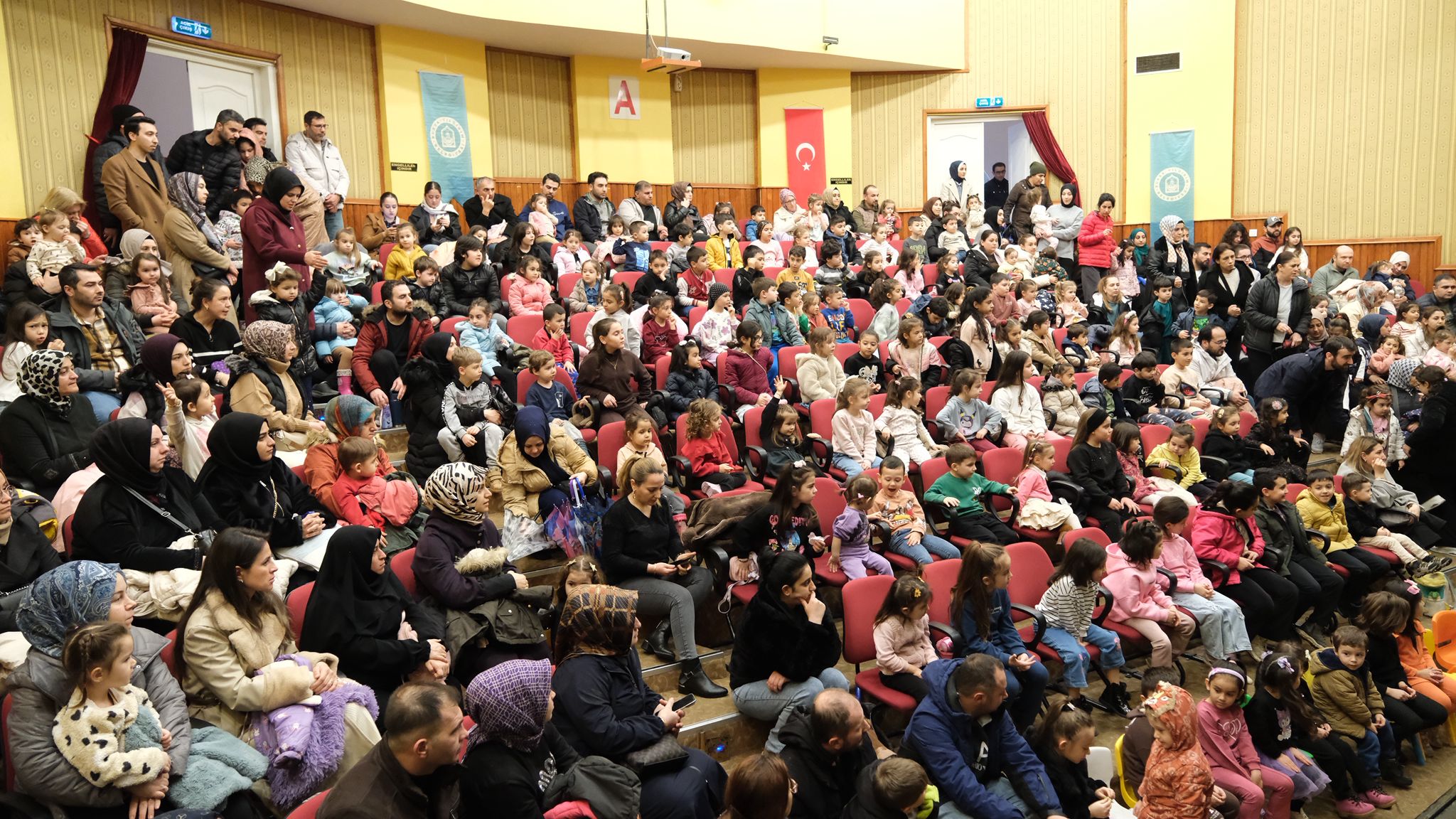 Yıldırımlı Çocuklara Ücretsiz Tiyatro