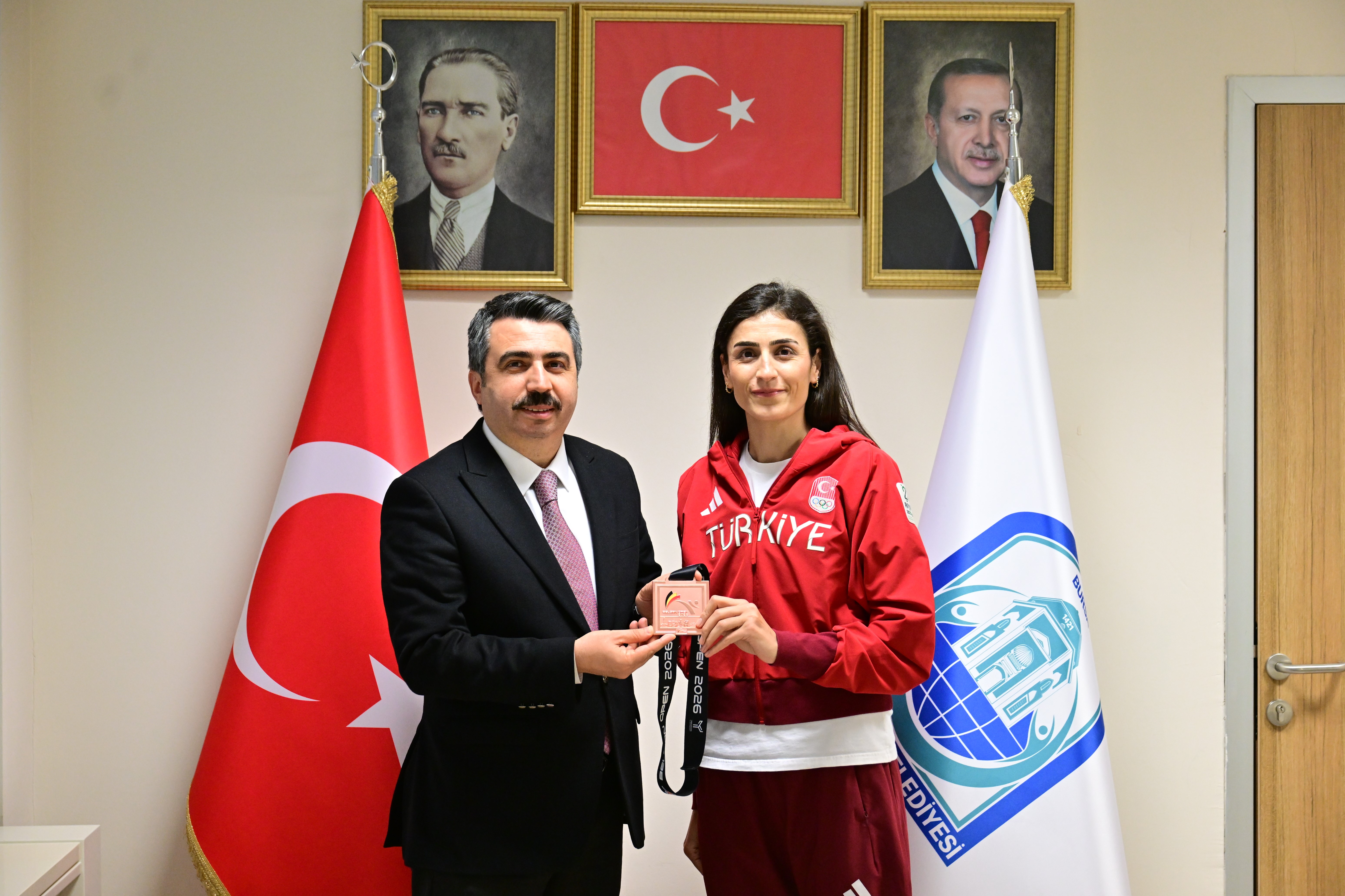 Yıldırımlı Hatice Kübra İlgün Avrupa’da kürsüde!