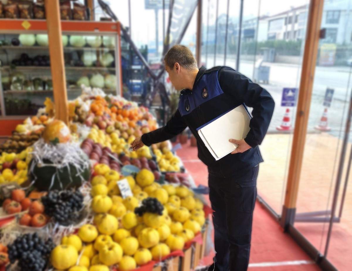 İnegöl'de zabıtadan manav denetimi