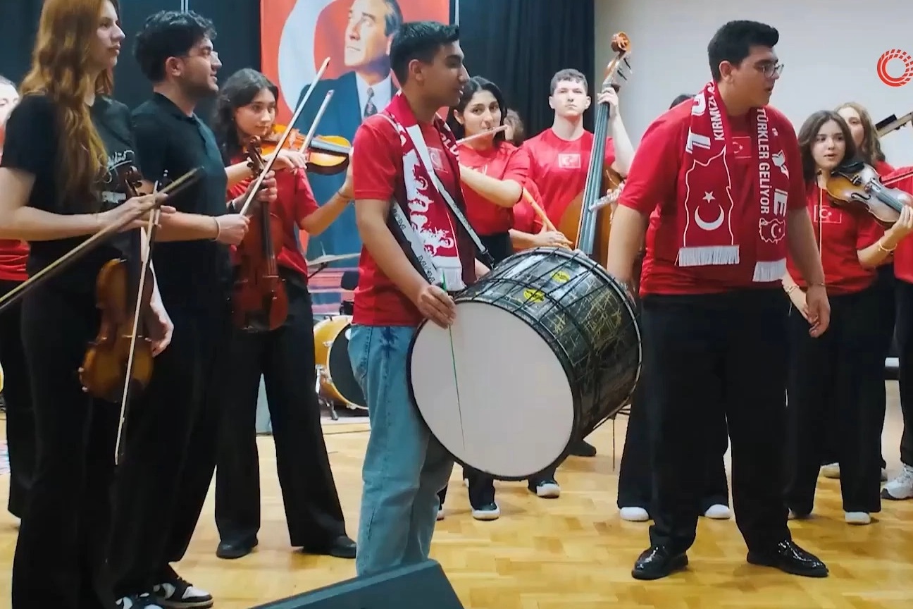 Zeki Müren Güzel Sanatlar Lisesi’nden “Bizim Çocuklar” Marşı Birinci Oldu
